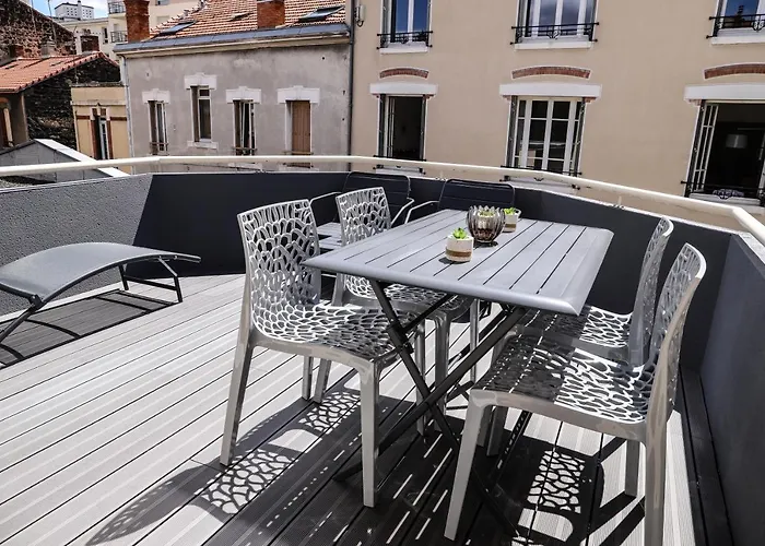 T3 Jaude + Terrasse Et Garage *